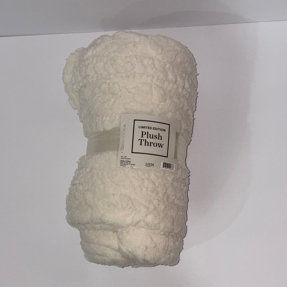 Ulta Limited Edition Plush Throw